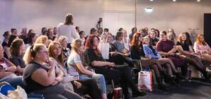 New Adult Booktalk, Salzburger Nachrichten, 20250918,  (c) wildbild