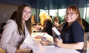 New Adult Booktalk, Salzburger Nachrichten, 20250918,  (c) wildbild
