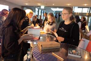 New Adult Booktalk, Salzburger Nachrichten, 20250918,  (c) wildbild
